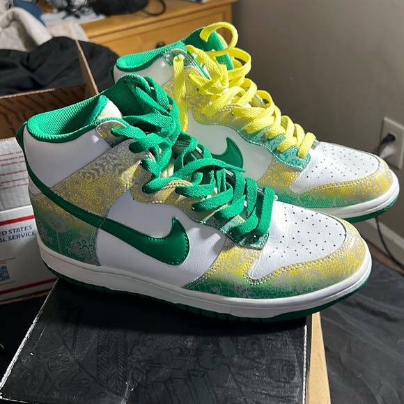 Wmn Nike Dunk High - Picture 1 of 6